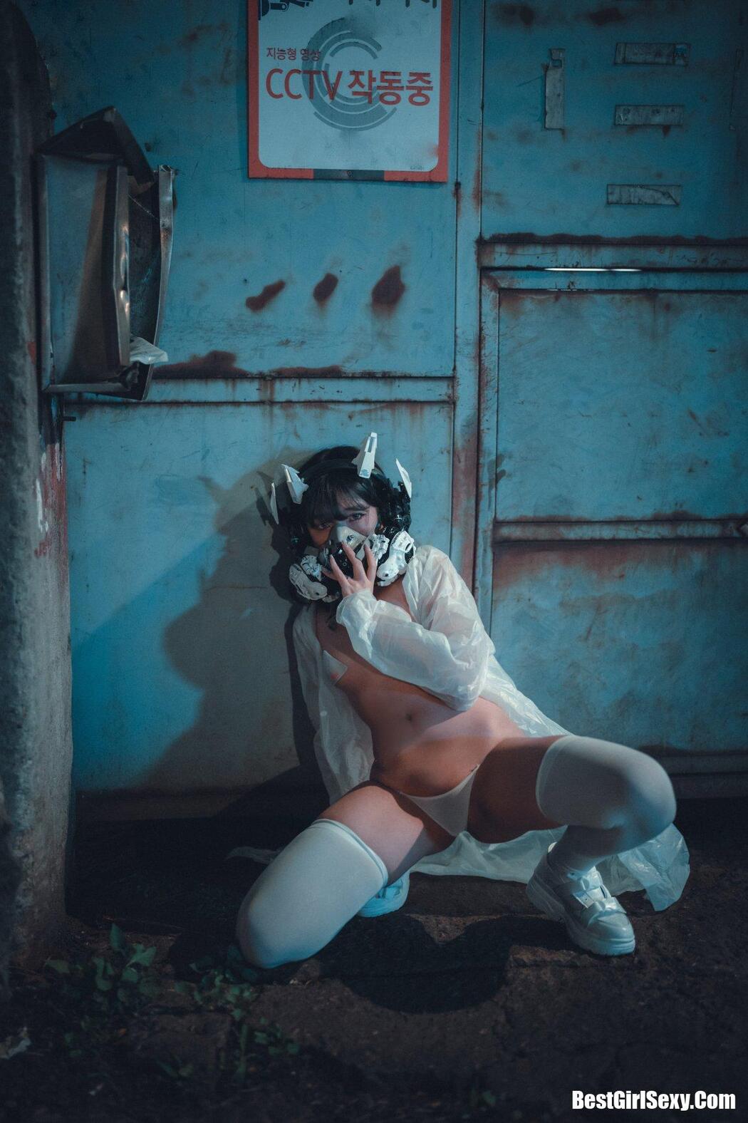 DJAWA Sonson (손손) Vagabundo de la Noche (Masked-girl in raincoat)