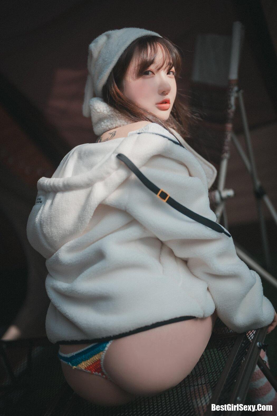 DJAWA Son Ye-Eun (손예은) Romantic Winter Glamping