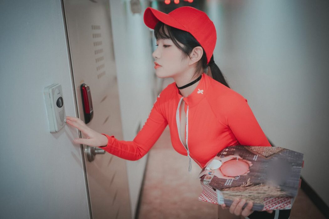 DJAWA Sonson 손손 Pizza Girl
