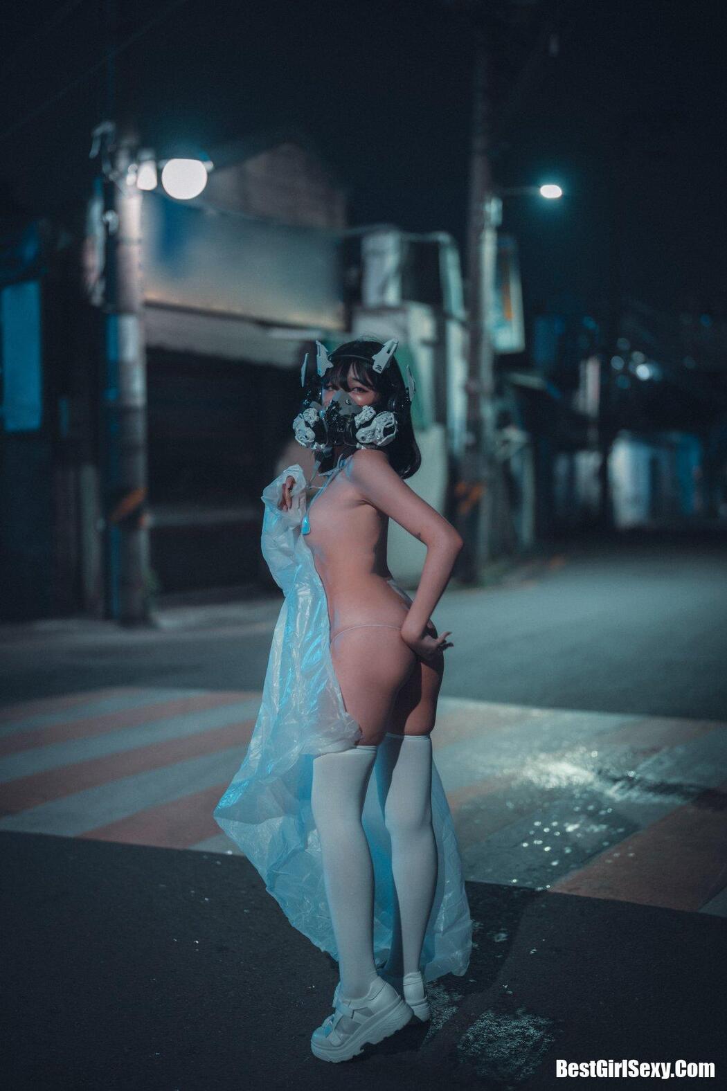 DJAWA Sonson (손손) Vagabundo de la Noche (Masked-girl in raincoat)