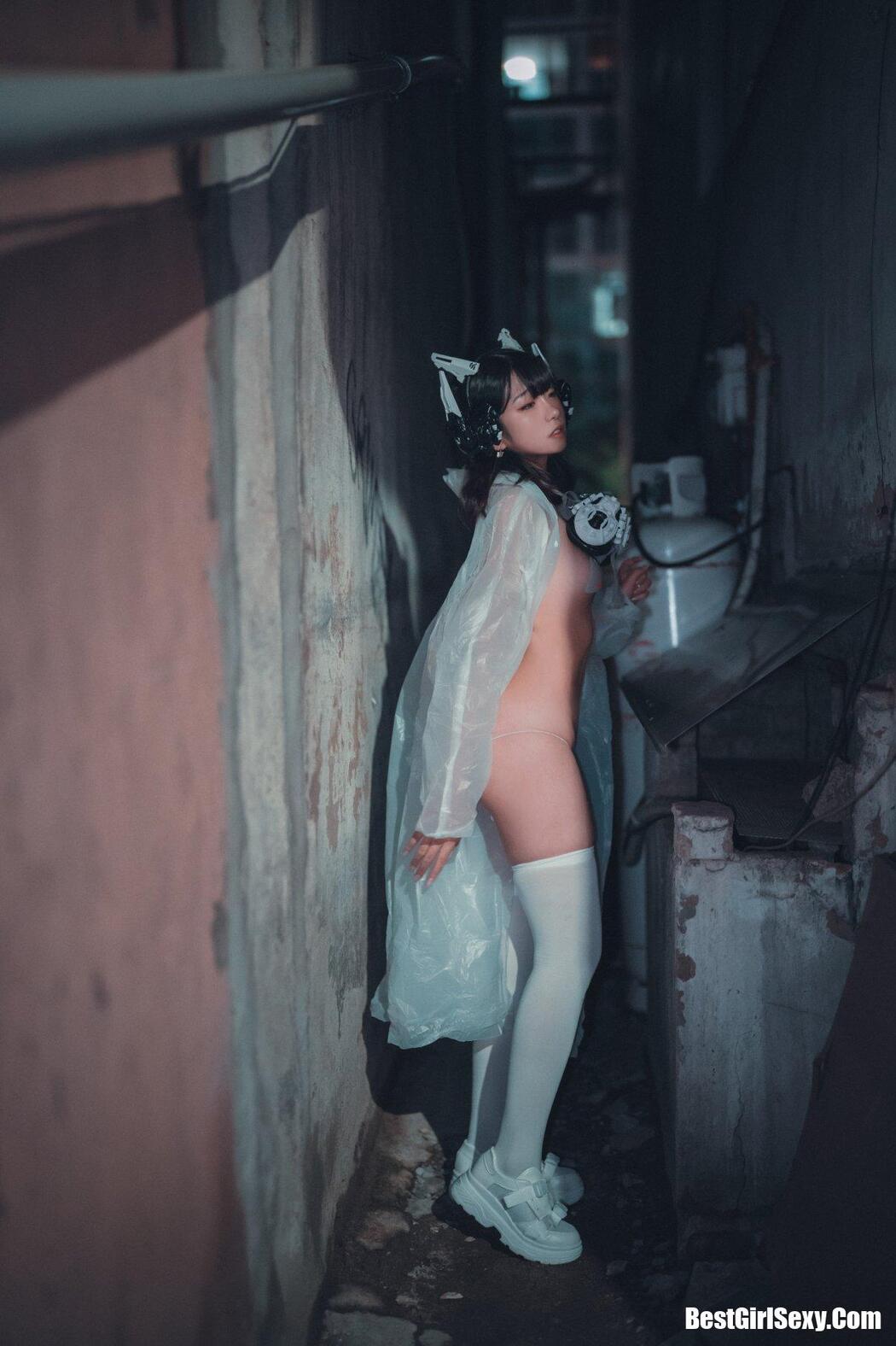 DJAWA Sonson (손손) Vagabundo de la Noche (Masked-girl in raincoat)