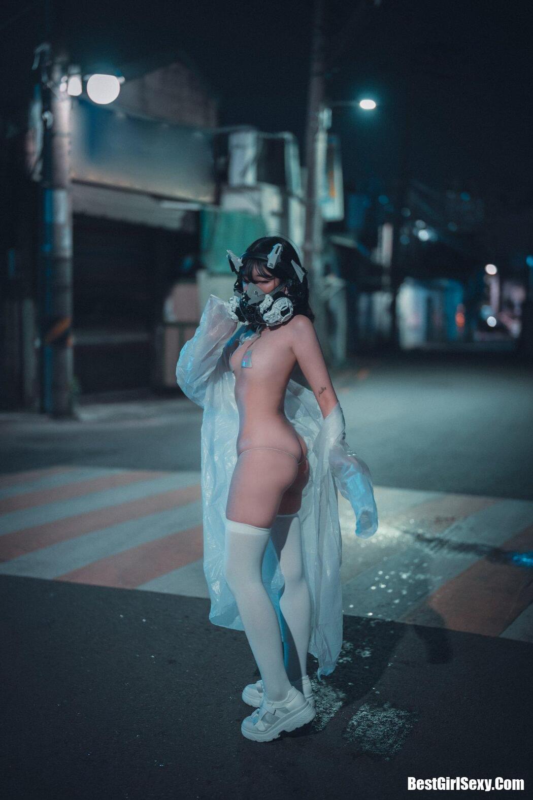 DJAWA Sonson (손손) Vagabundo de la Noche (Masked-girl in raincoat)