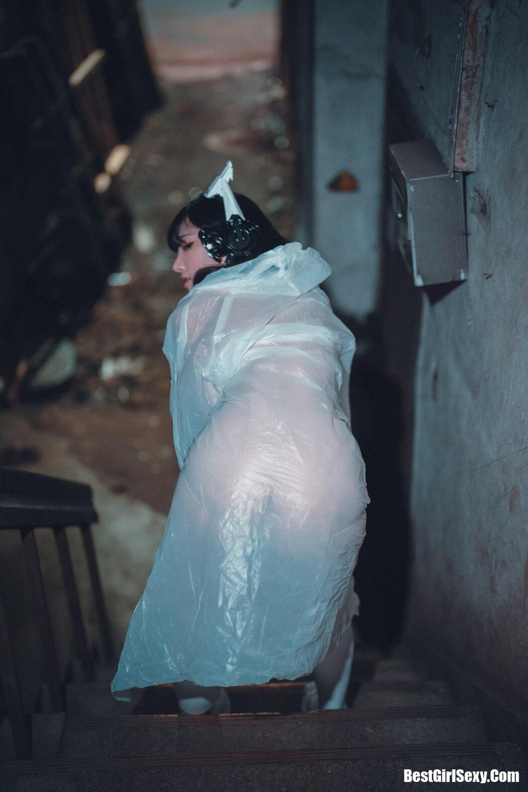 DJAWA Sonson (손손) Vagabundo de la Noche (Masked-girl in raincoat)