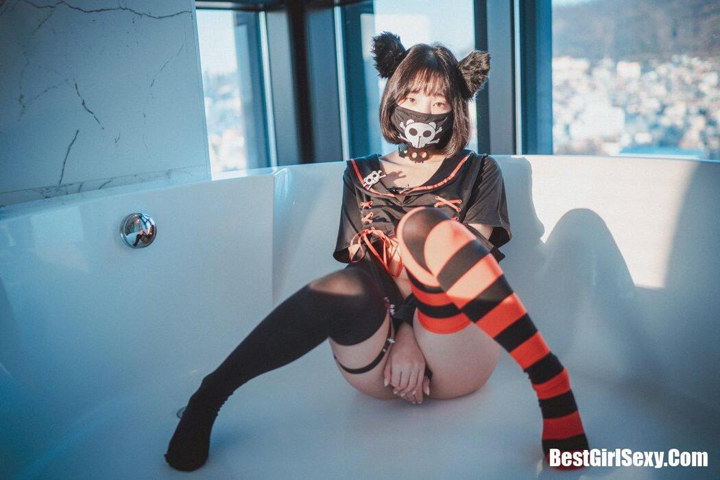 DJAWA Kang Inkyung Masked Pirate