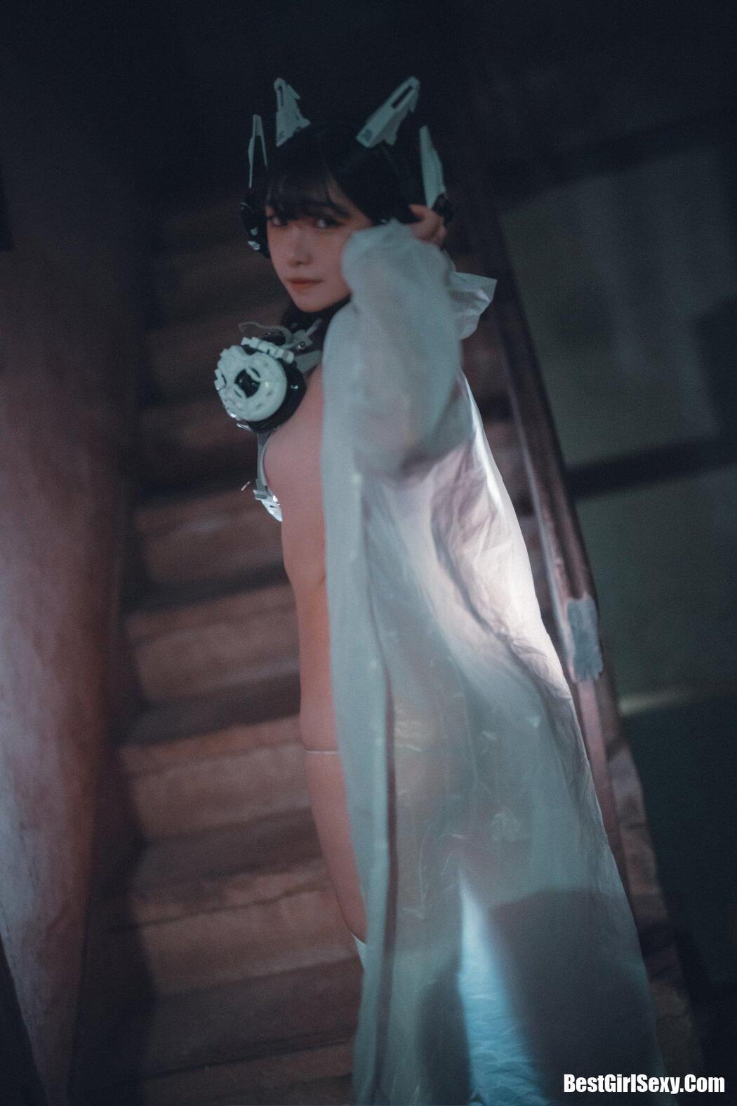 DJAWA Sonson (손손) Vagabundo de la Noche (Masked-girl in raincoat)
