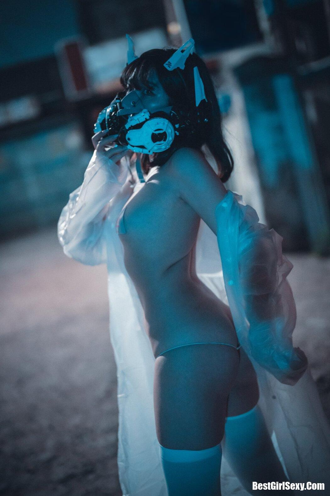 DJAWA Sonson (손손) Vagabundo de la Noche (Masked-girl in raincoat)