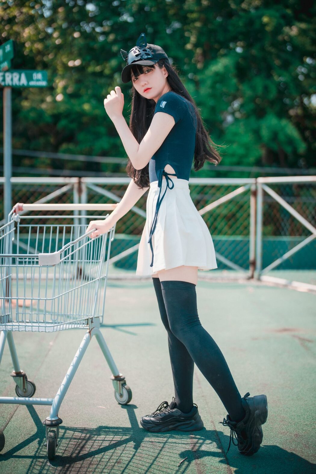 DJAWA Jeong Jenny 정제니 Classic Athletic Girl in Navy Blue