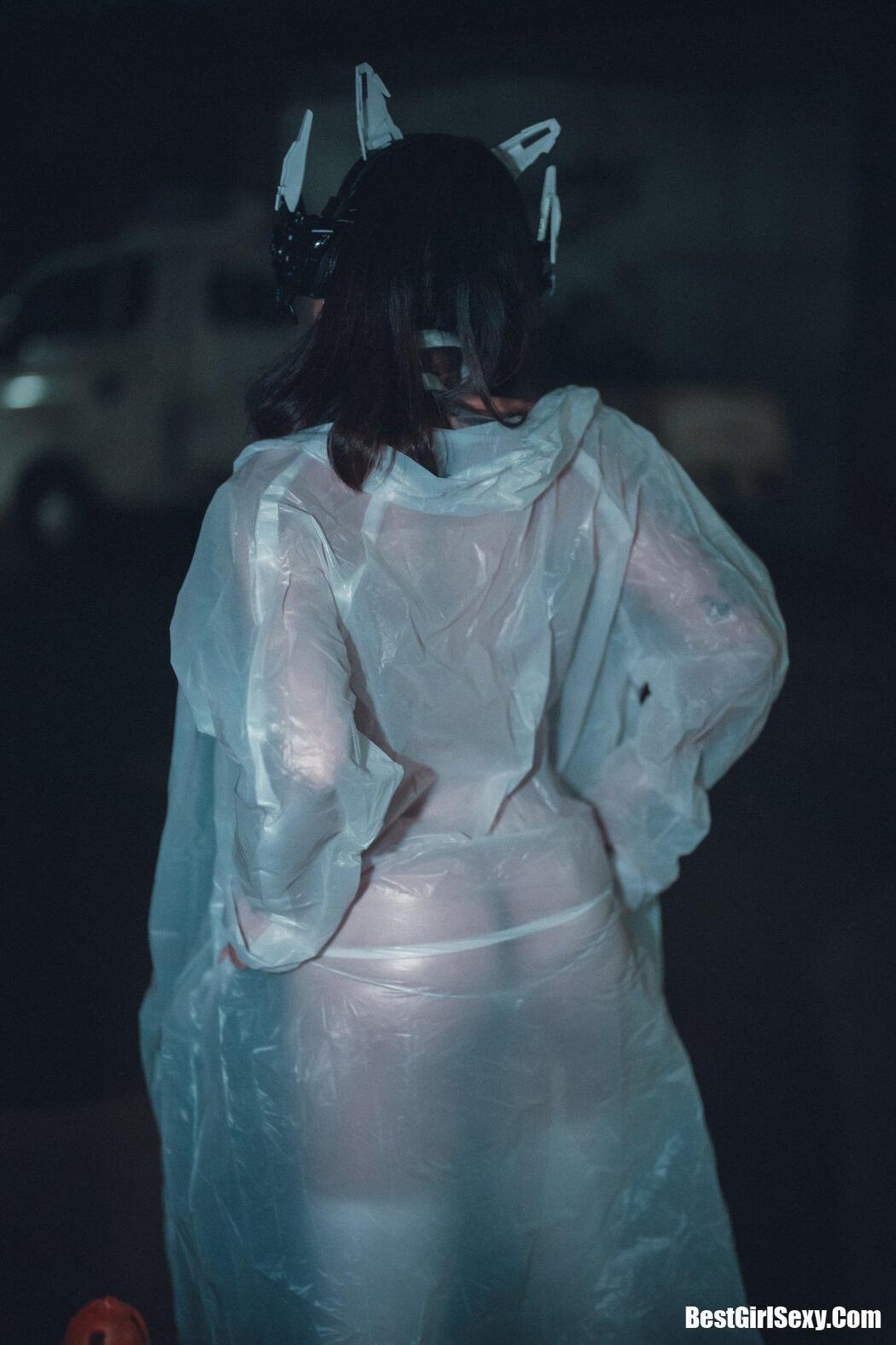 DJAWA Sonson (손손) Vagabundo de la Noche (Masked-girl in raincoat)