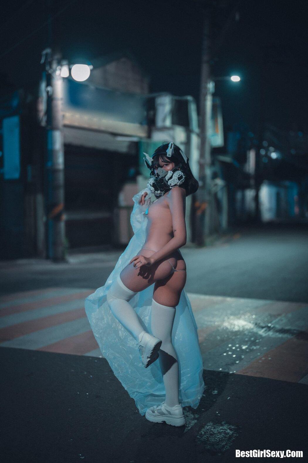DJAWA Sonson (손손) Vagabundo de la Noche (Masked-girl in raincoat)