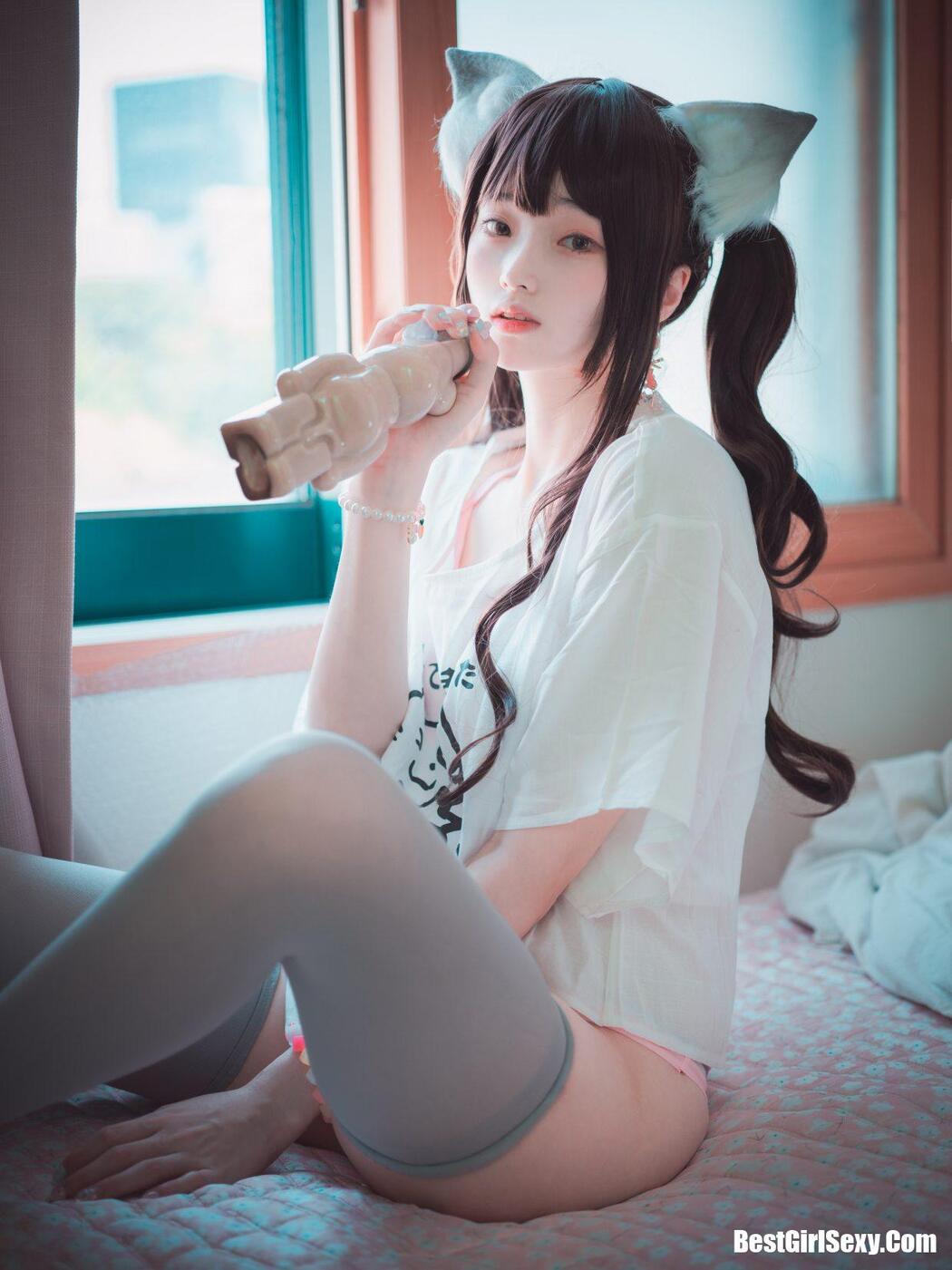 DJAWA 밤비 The cat I picked up turned into a girl A
