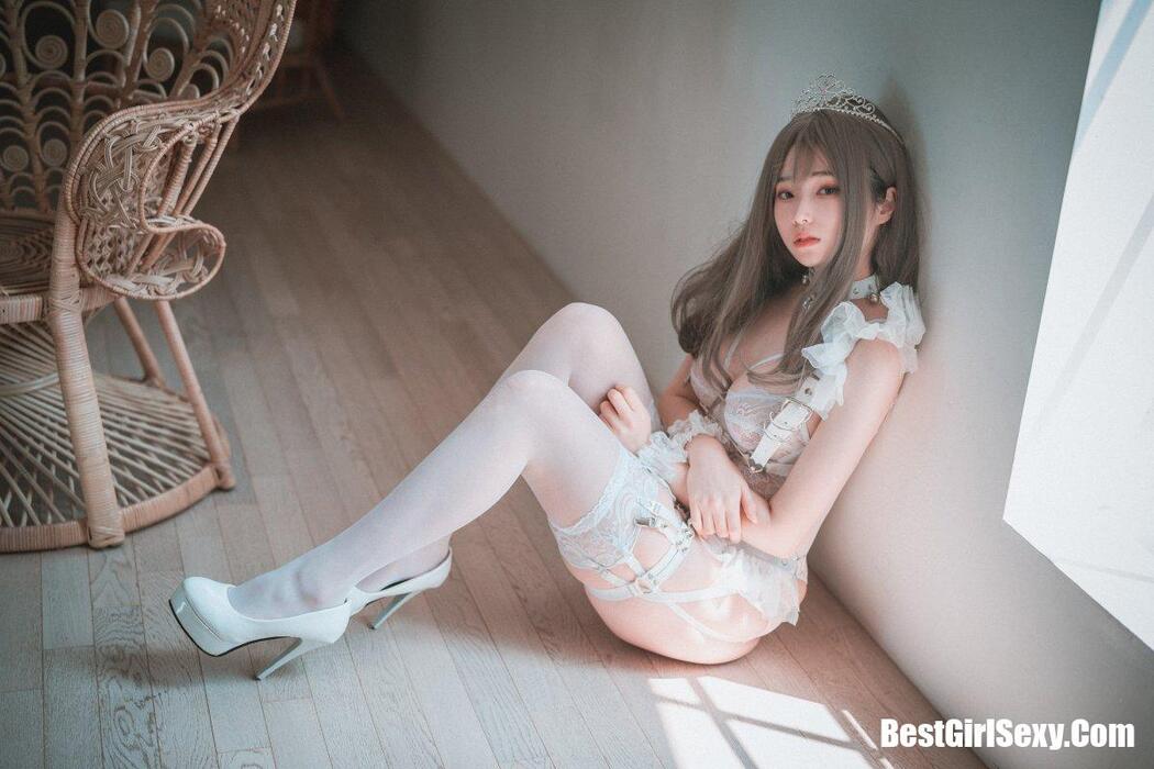 DJAWA 밤비 Reine de Blanc