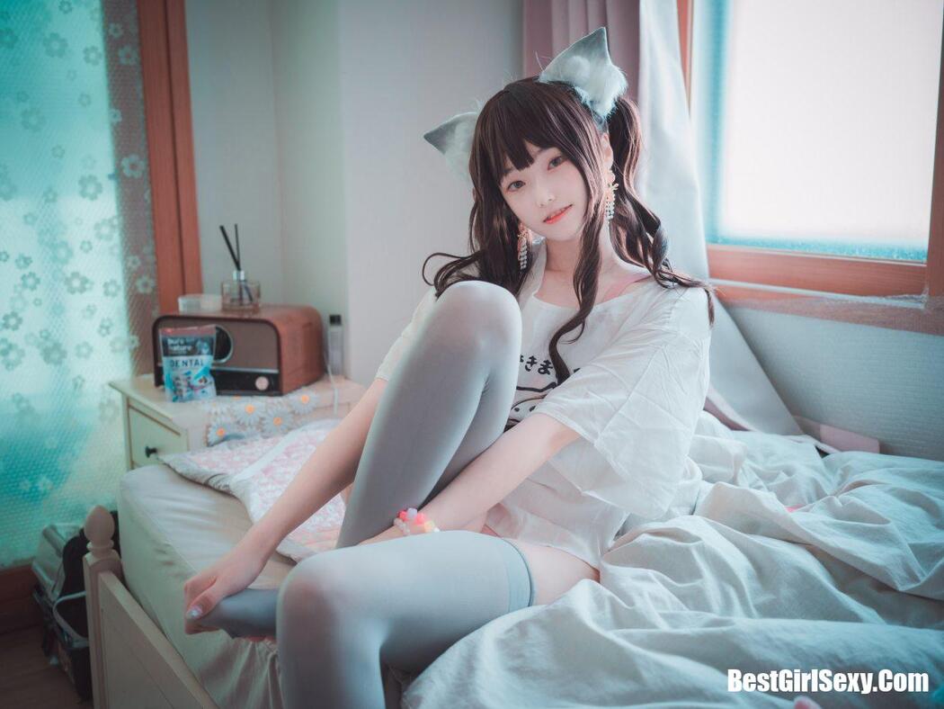 DJAWA 밤비 The cat I picked up turned into a girl A