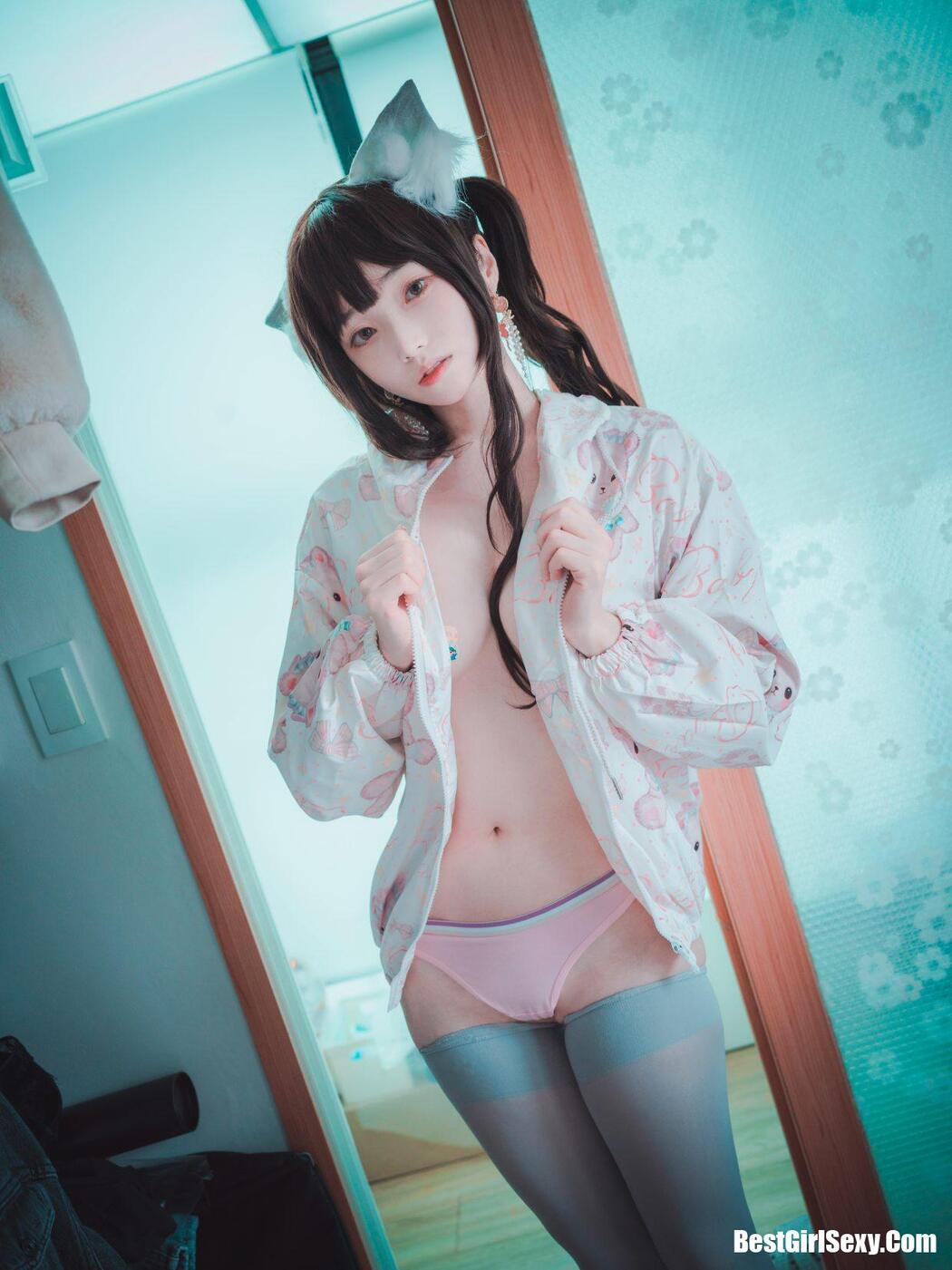 DJAWA 밤비 The cat I picked up turned into a girl A