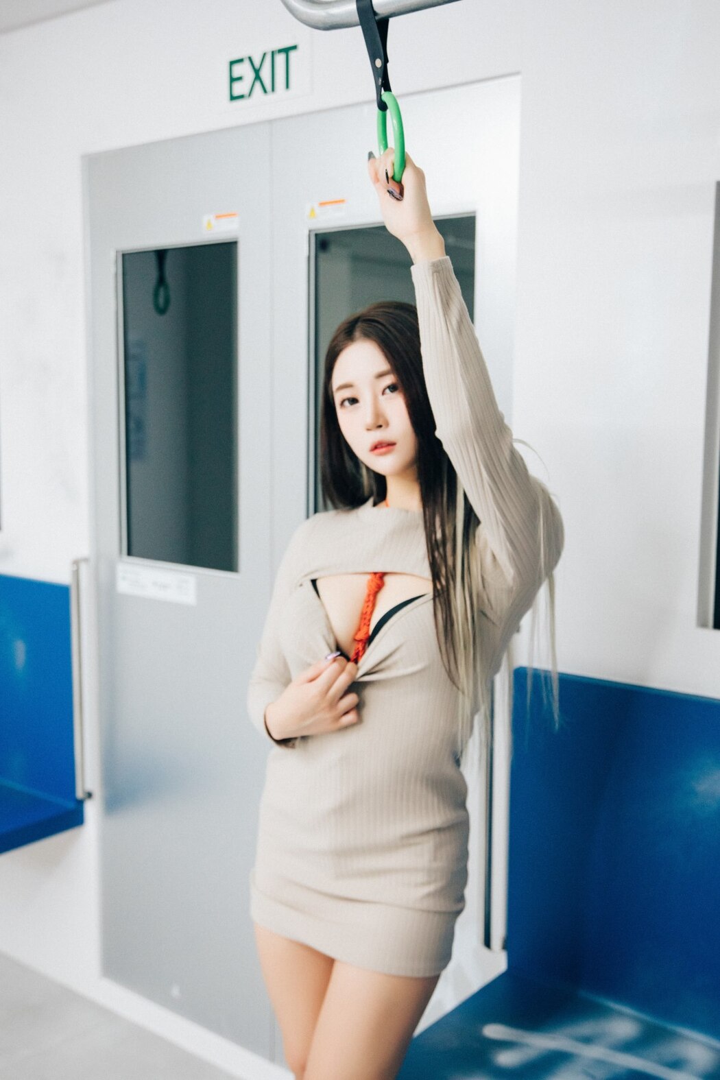 Loozy Bomi 보미 – Bondage Subway
