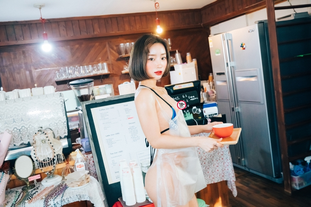 Loozy Booty Queen – Vinyl Aprons S.Ver B