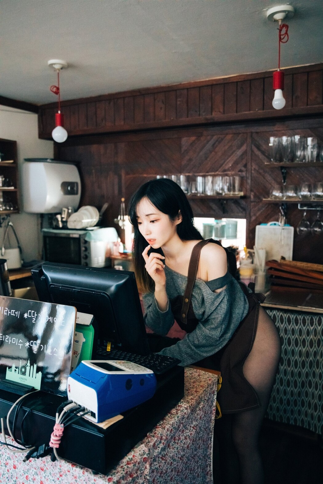 Loozy Bambi 밤비 – Cafe Alba Part 1