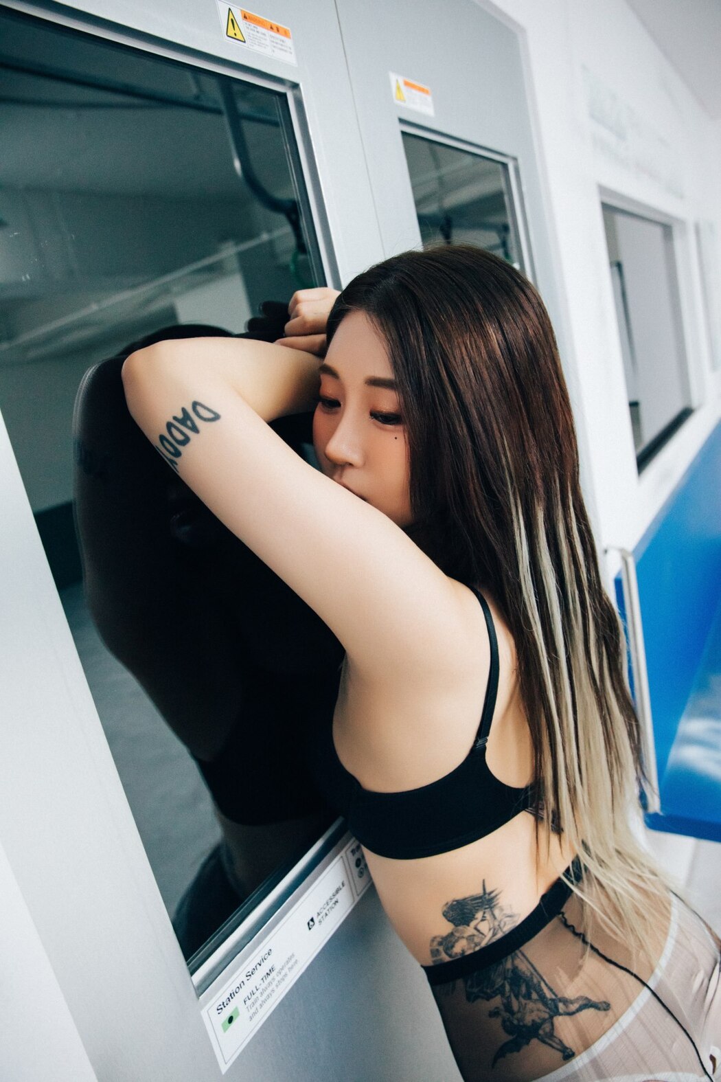 Loozy Bomi 보미 – Bondage Subway
