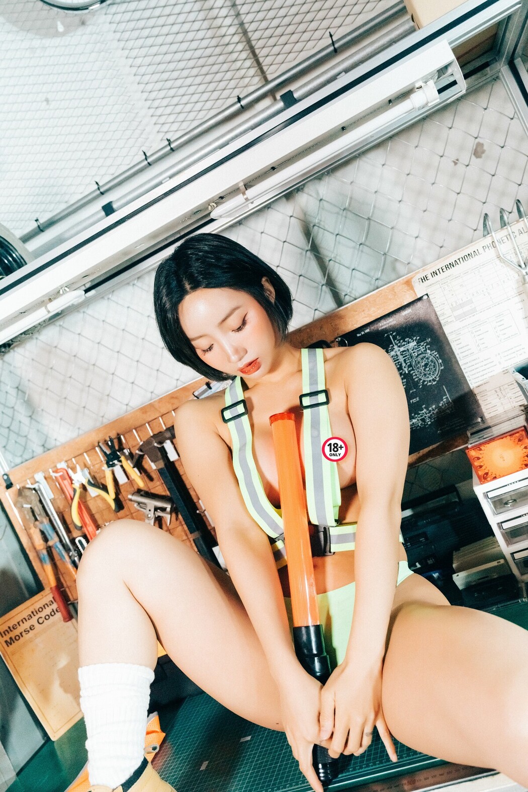 Loozy Booty Queen – Naked Worker S.Ver B