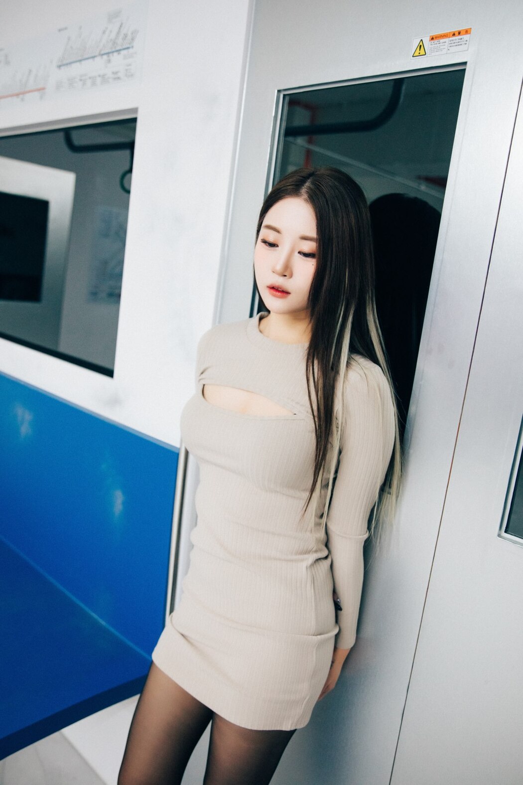 Loozy Bomi 보미 – Bondage Subway