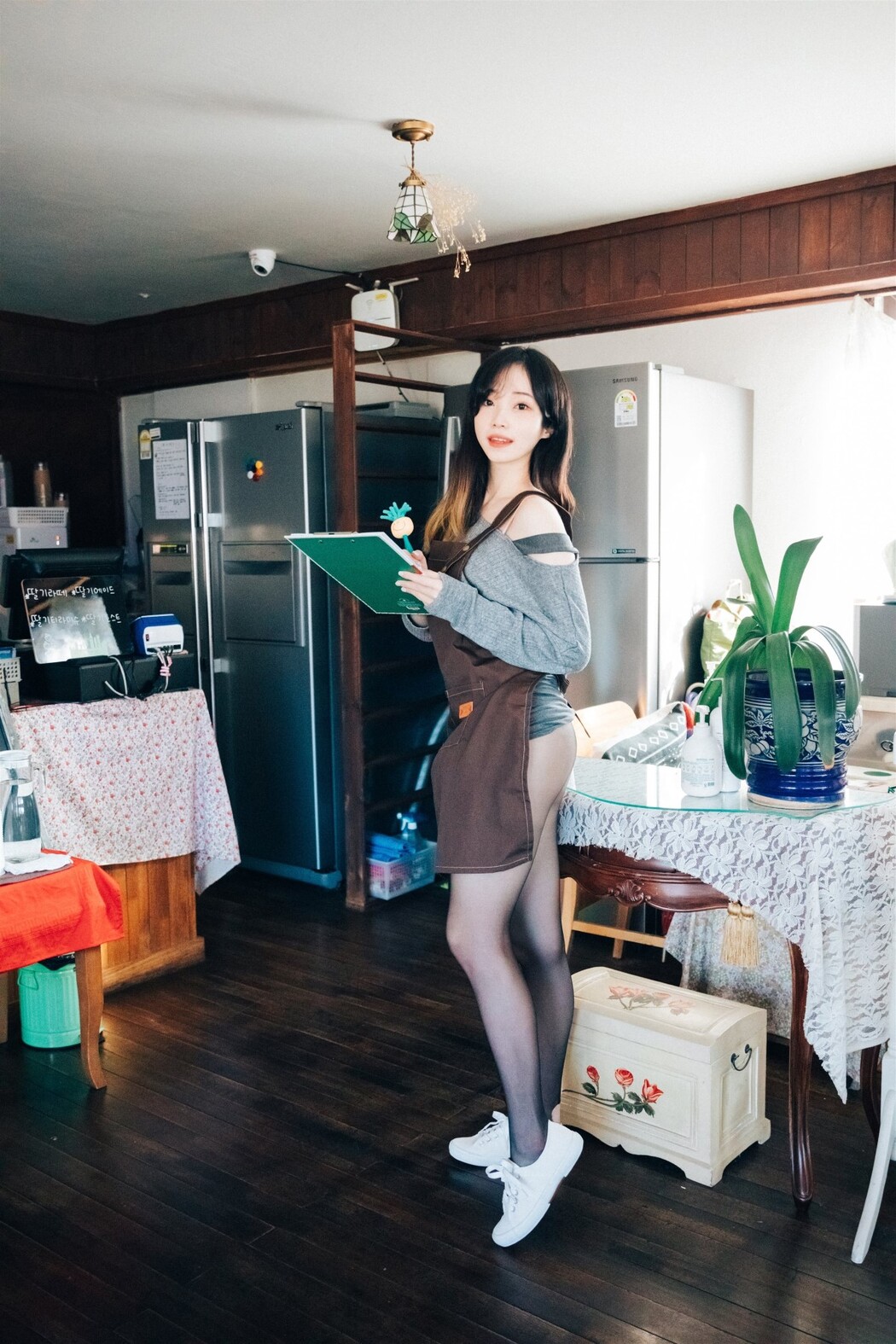 Loozy Bambi 밤비 – Cafe Alba Part 1