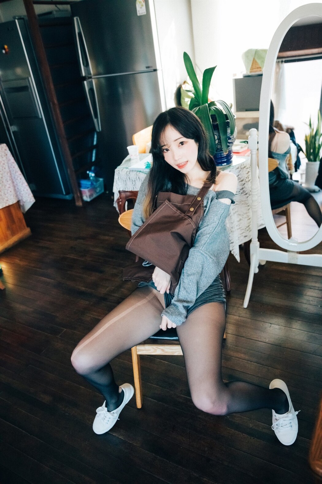 Loozy Bambi 밤비 – Cafe Alba Part 1