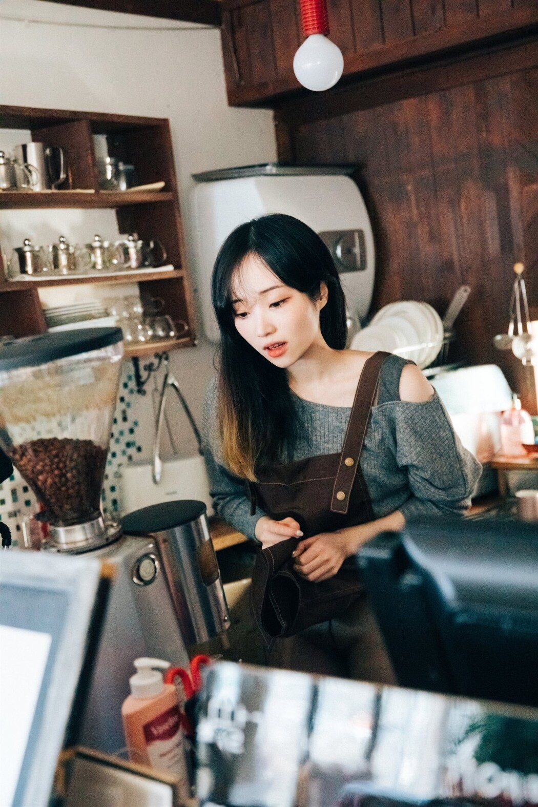 Loozy Bambi 밤비 – Cafe Alba Part 1