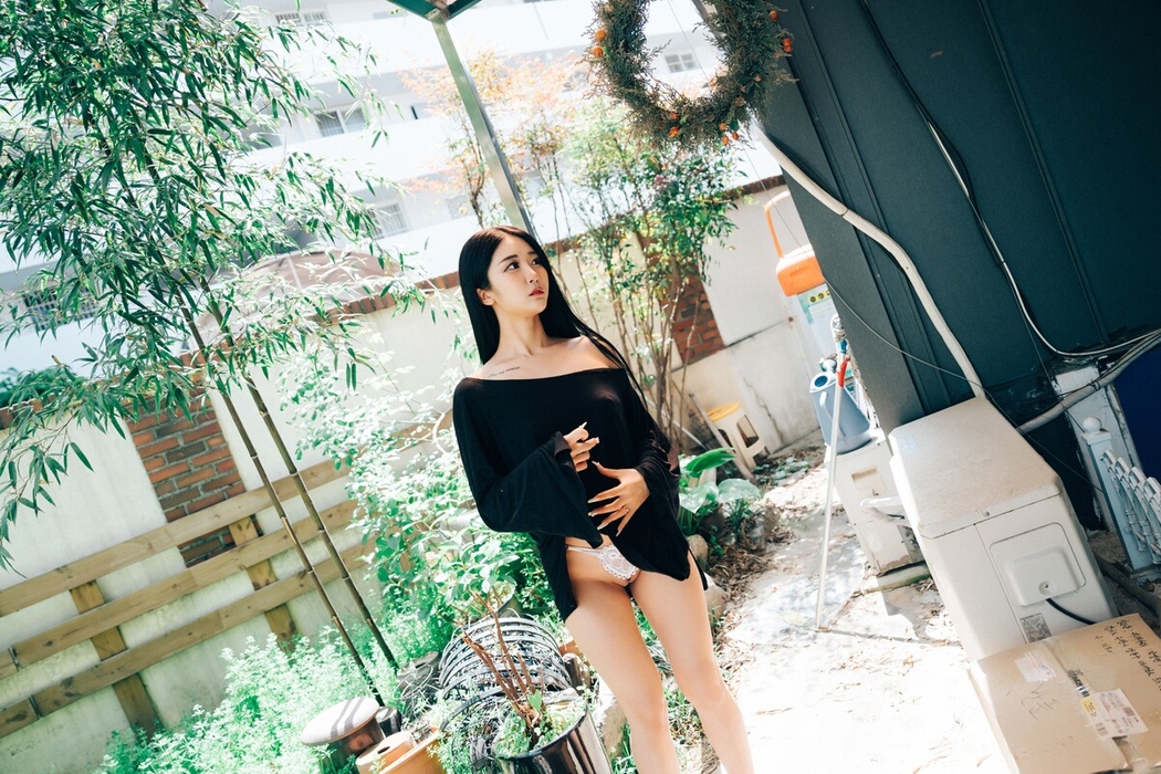 Loozy Bomi 보미 – Street Stall