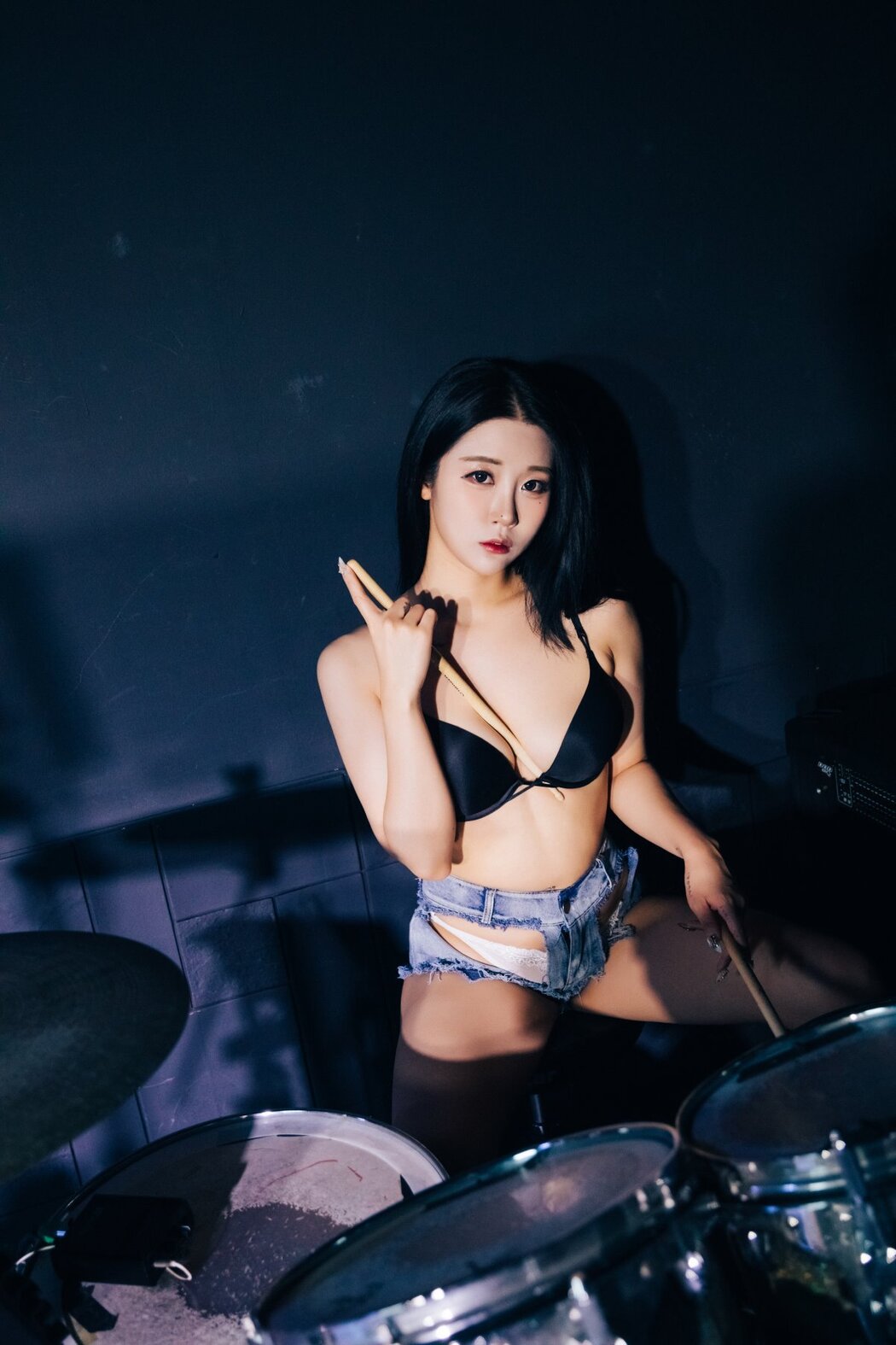 Loozy Bomi 보미 – Covert Stage B