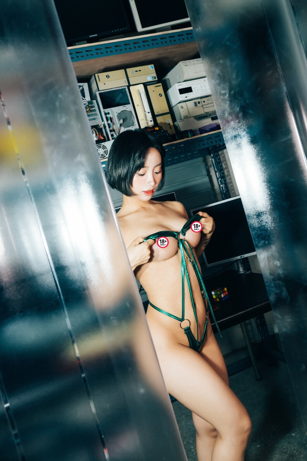 Loozy Booty Queen – Naked Worker S.Ver B