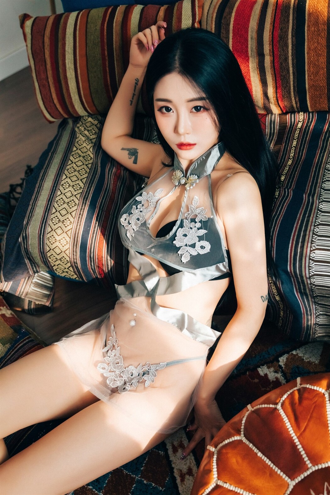 Loozy Bomi 보미 – Holiday