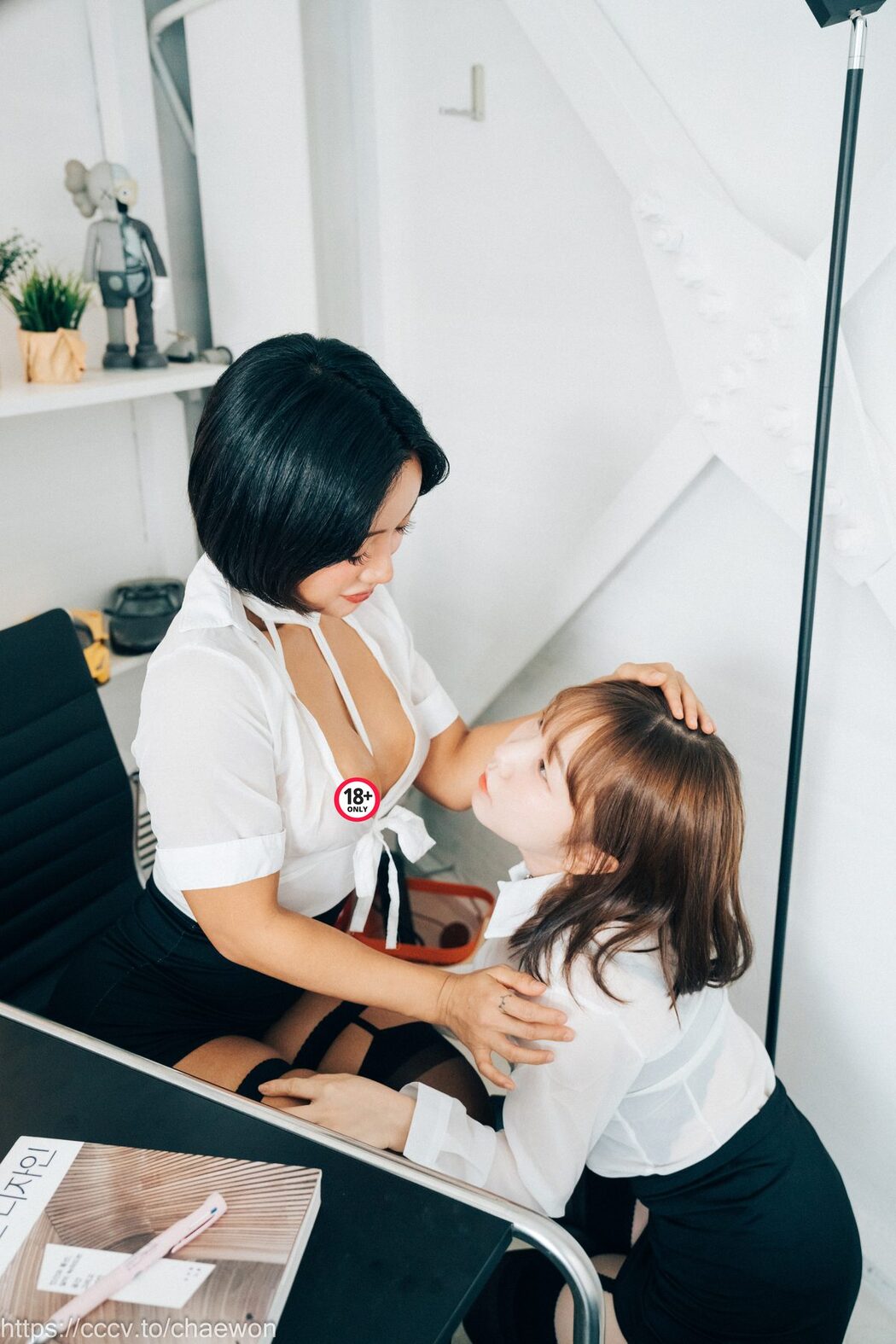 Loozy Booty Queen And Yeri – Office Master A
