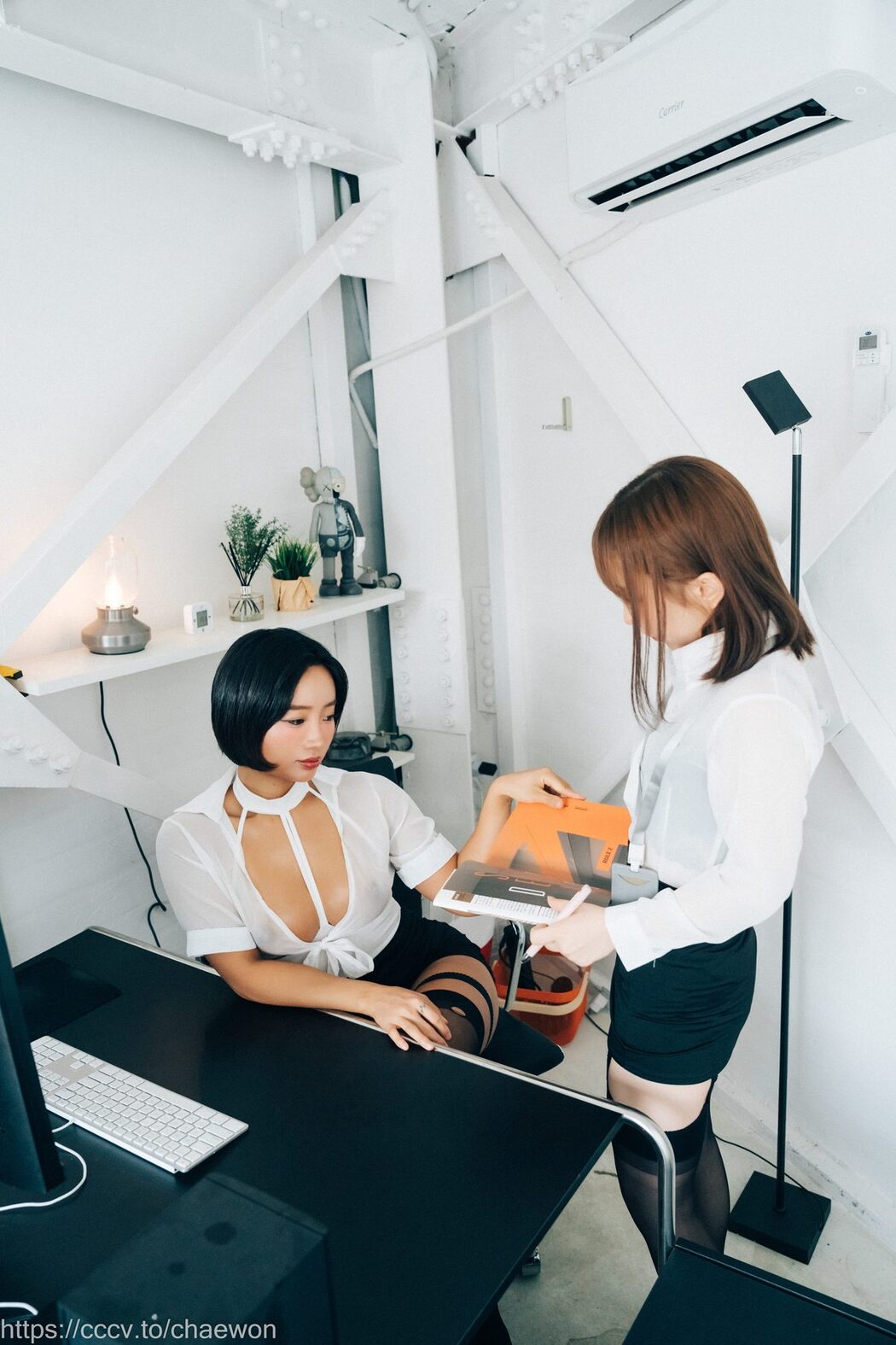 Loozy Booty Queen And Yeri – Office Master A