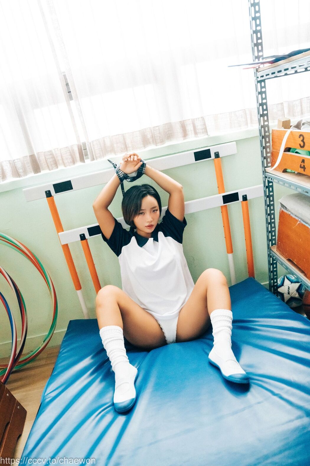 Loozy Booty Queen – Gal In A Shool Warehouse B