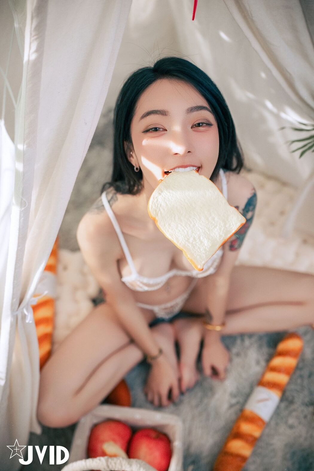JVID Piao Piao Ge 飄飄哥 &#8211; 最狂尺度生日特輯 極細丁無膚膠 色色の裸體生日趴－飄飄 慶生被脫光光塗抹奶油 超細線丁無膚膠擠出誘人駱駝蹄 屁股翹高背後位視角超色慾 超誘人裸體奶油慶生影片熱映中 Part02 (63P)