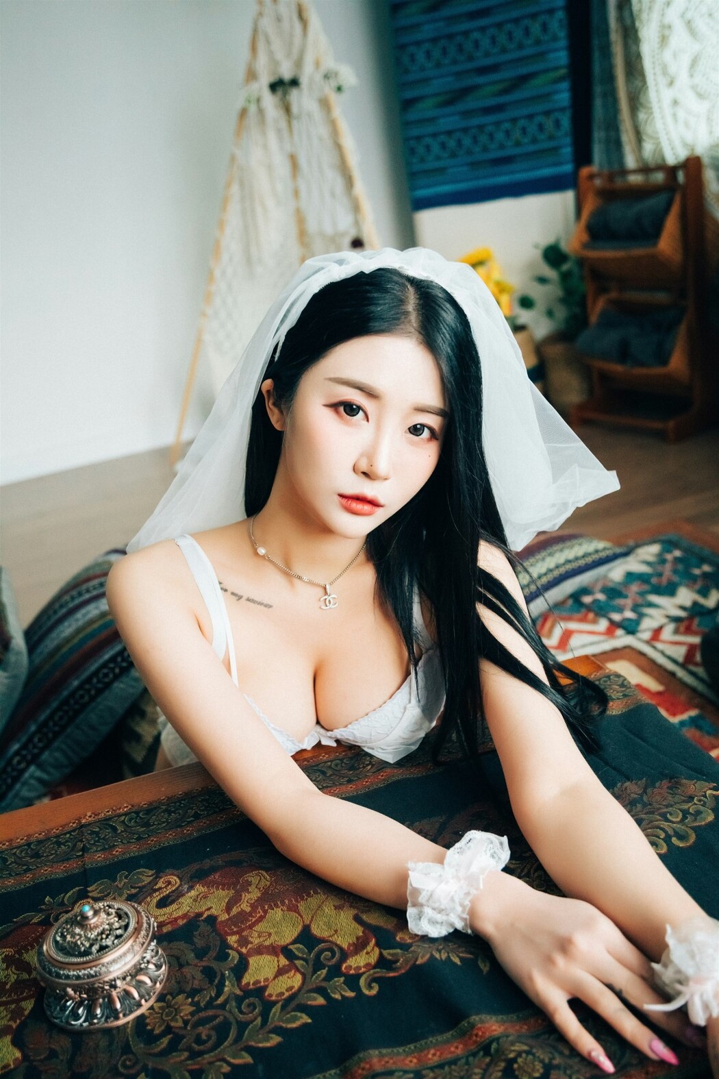 Loozy Bomi 보미 – Holiday