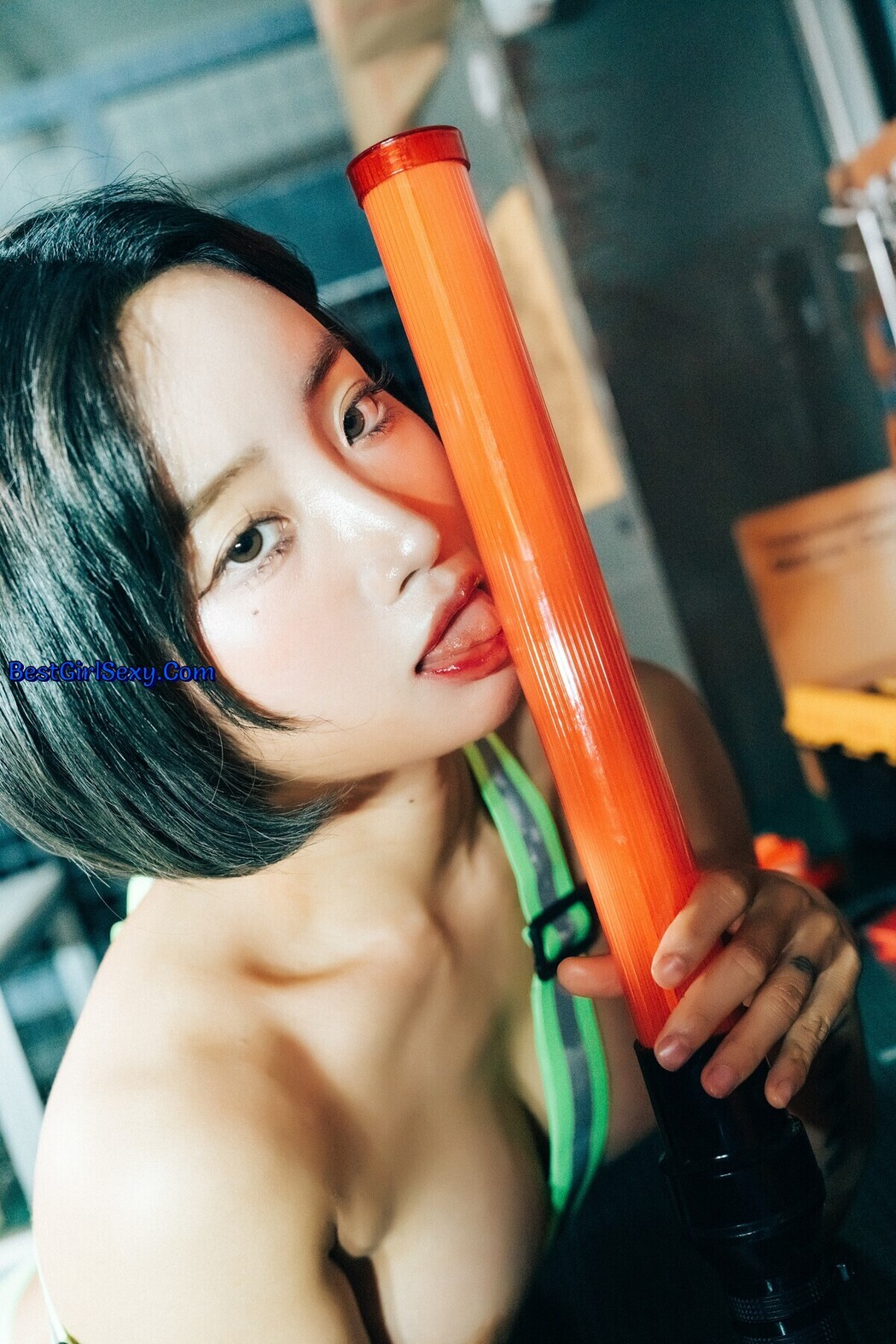 Loozy Booty Queen – Naked Worker S.Ver A