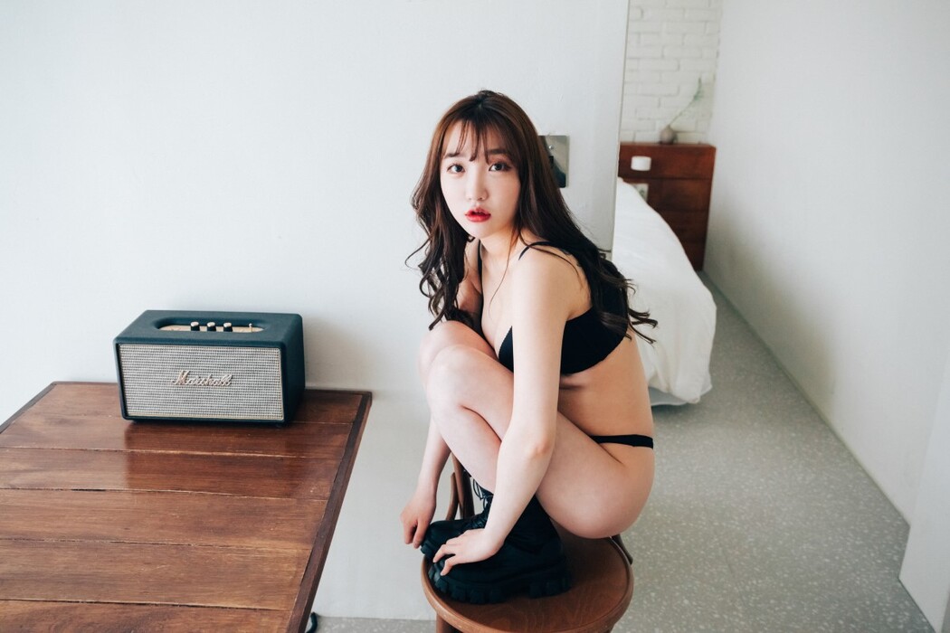Loozy Maximum Vol.2 Son Ye-Eun 손예은