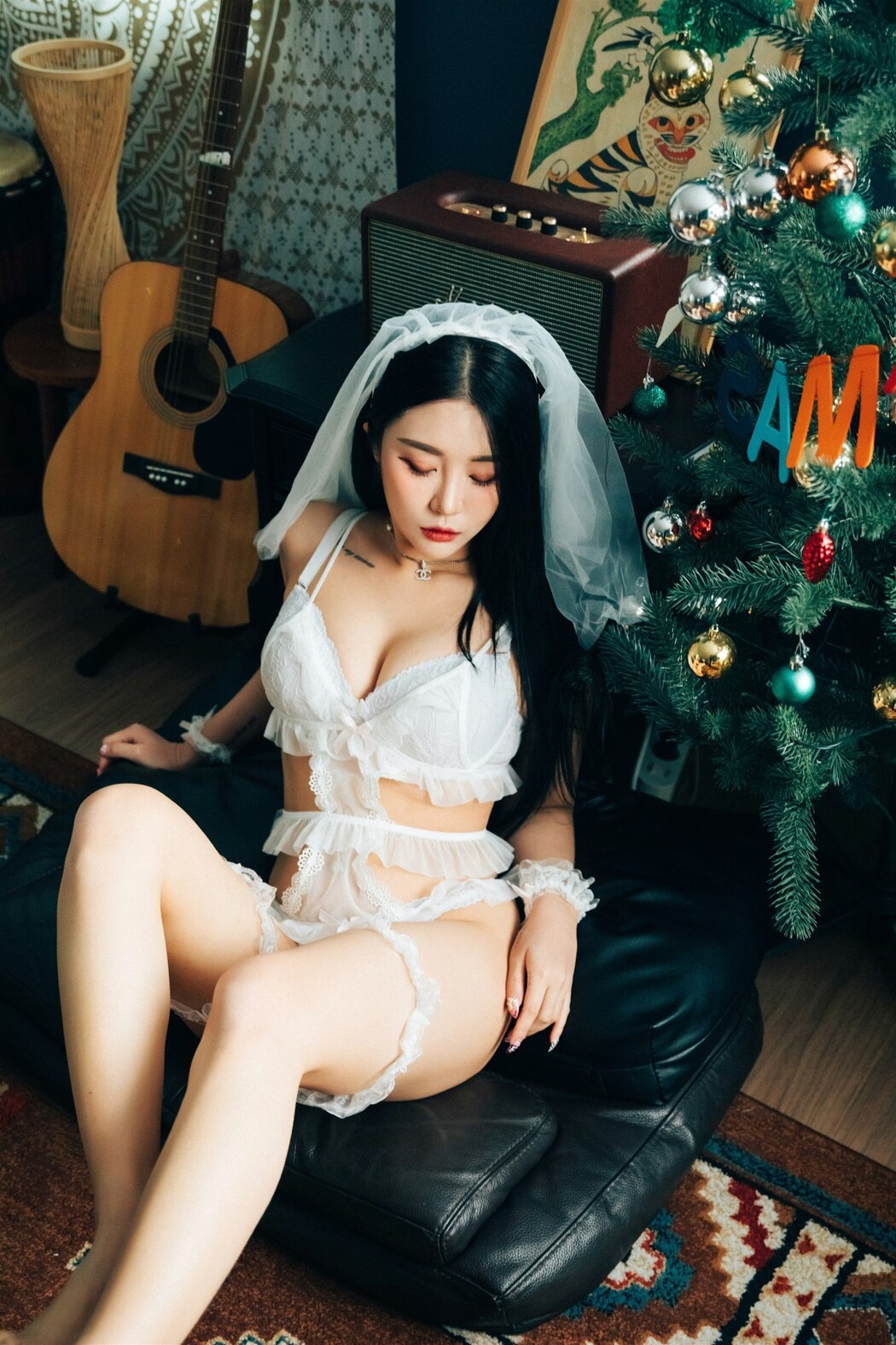 Loozy Bomi 보미 – Holiday