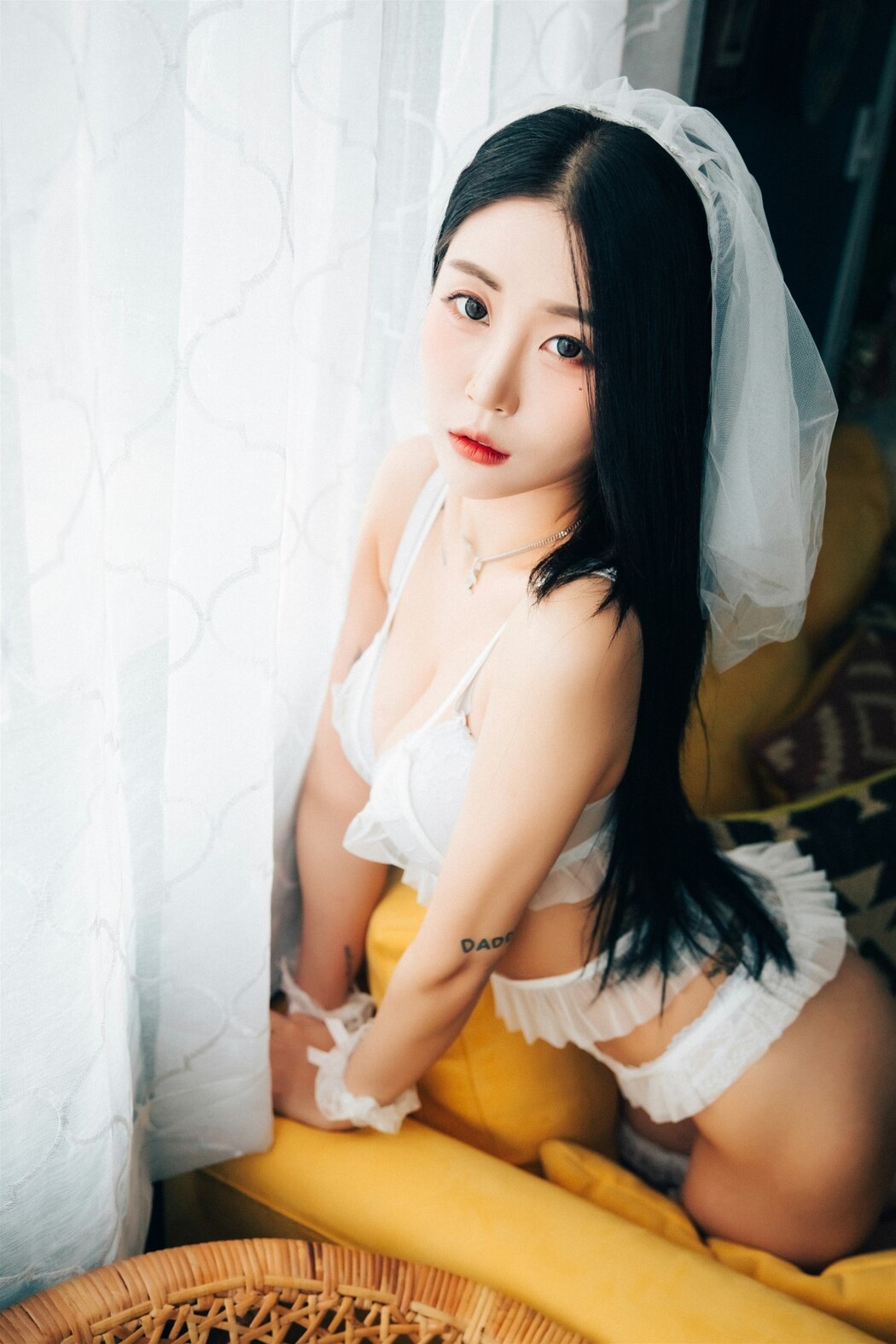 Loozy Bomi 보미 – Holiday