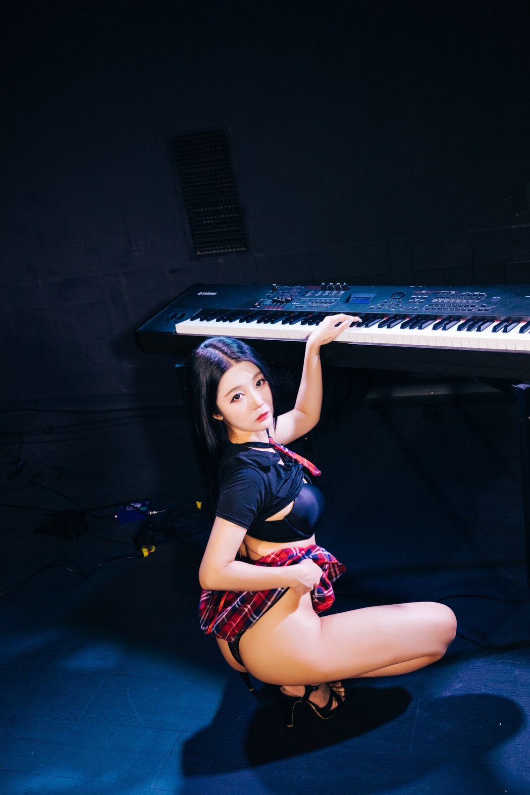 Loozy Bomi 보미 – Covert Stage B