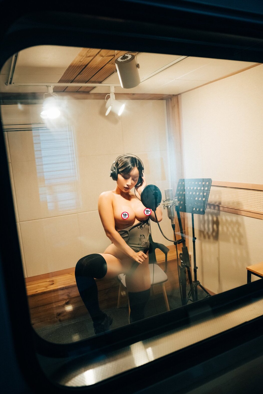 Loozy Booty Queen – Nude Recording B