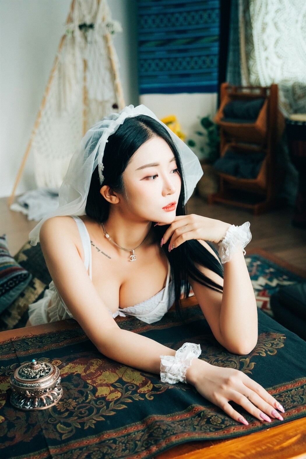 Loozy Bomi 보미 – Holiday
