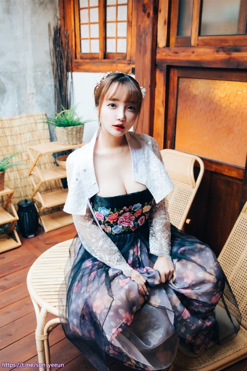 Loozy Gisheng 妓生 – Son Ye-Eun 손예은