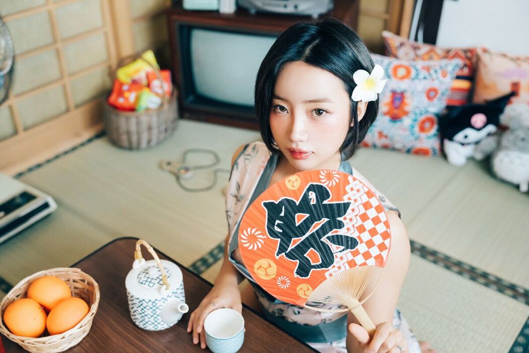 Loozy Booty Queen – Girl Room S.Ver B