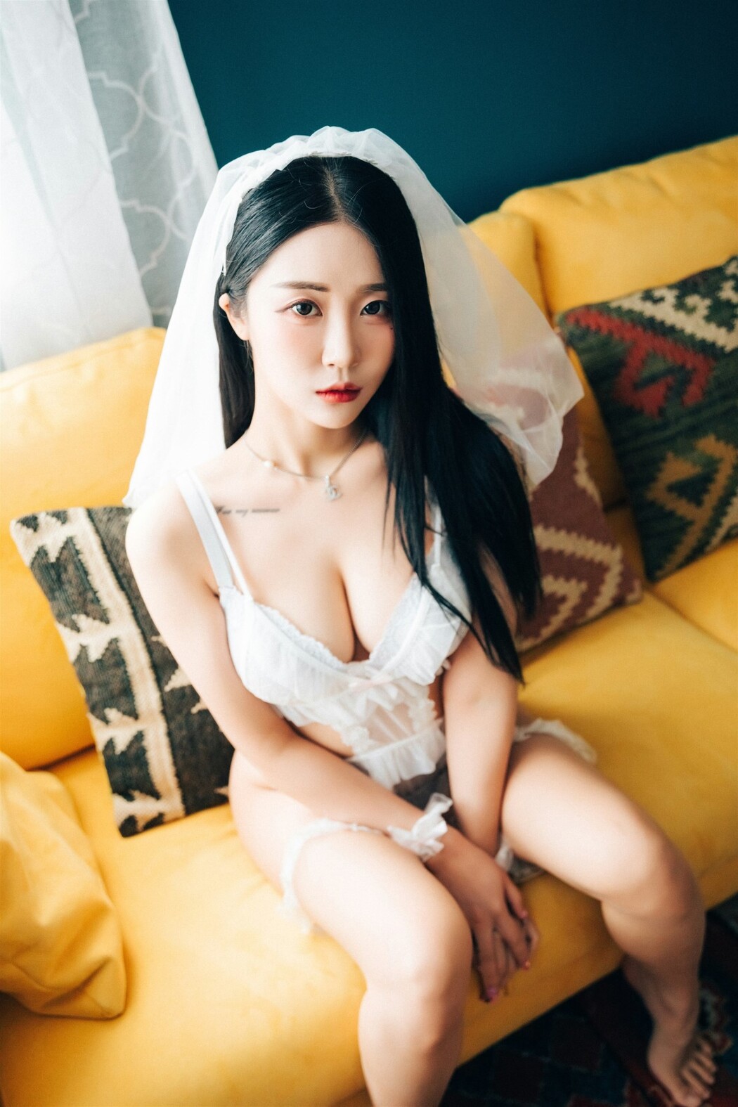 Loozy Bomi 보미 – Holiday