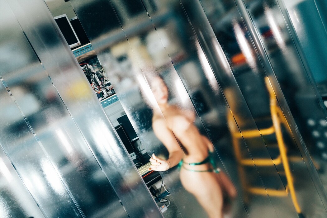 Loozy Booty Queen – Naked Worker S.Ver A