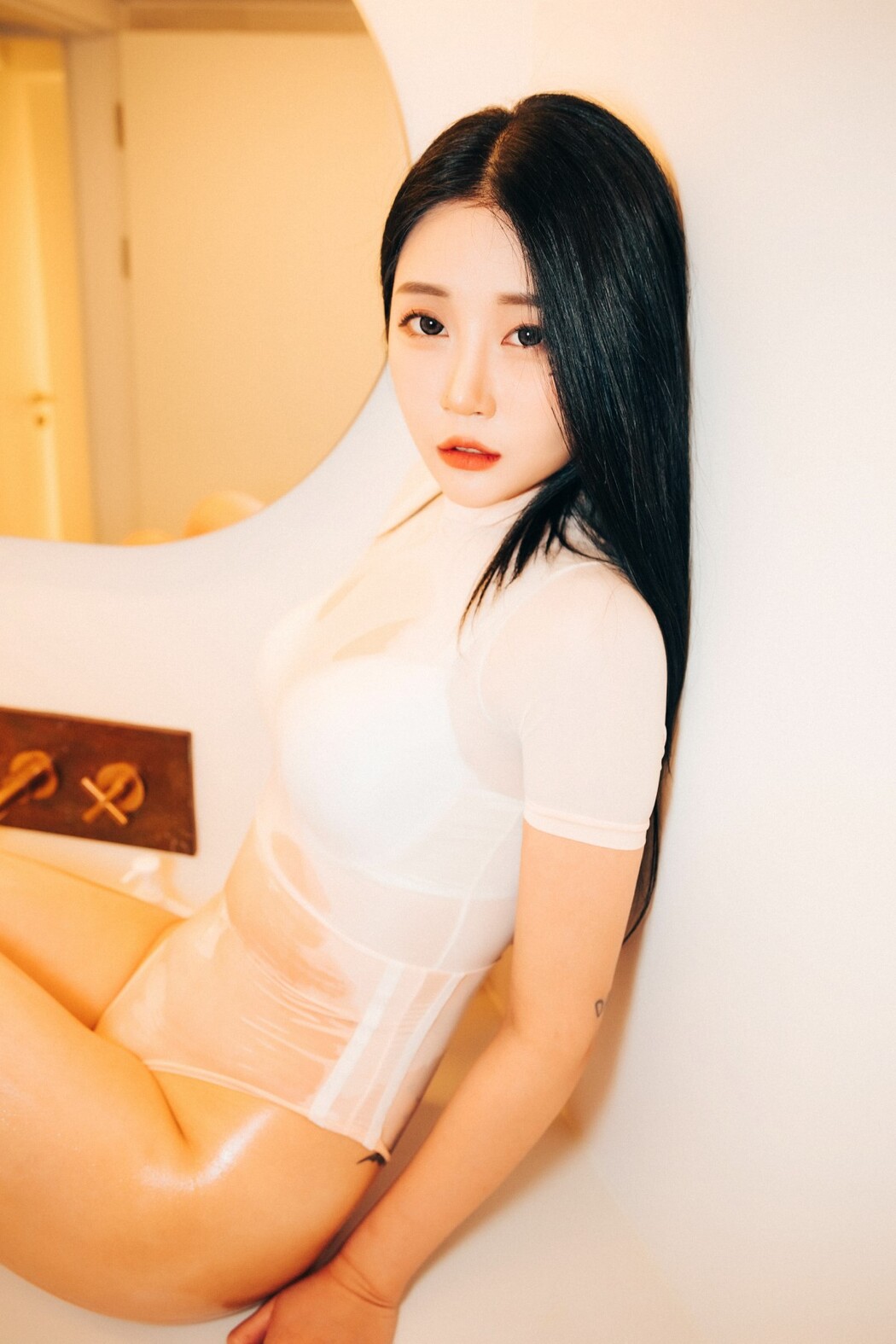 Loozy Bomi 보미 – Thin Piece Between
