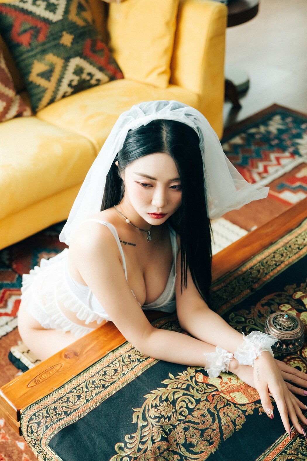 Loozy Bomi 보미 – Holiday