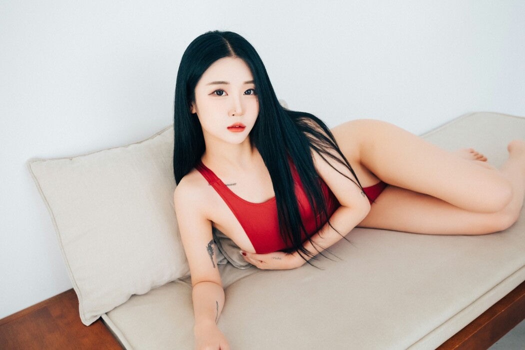 Loozy Bomi 보미 – Thin Piece Between