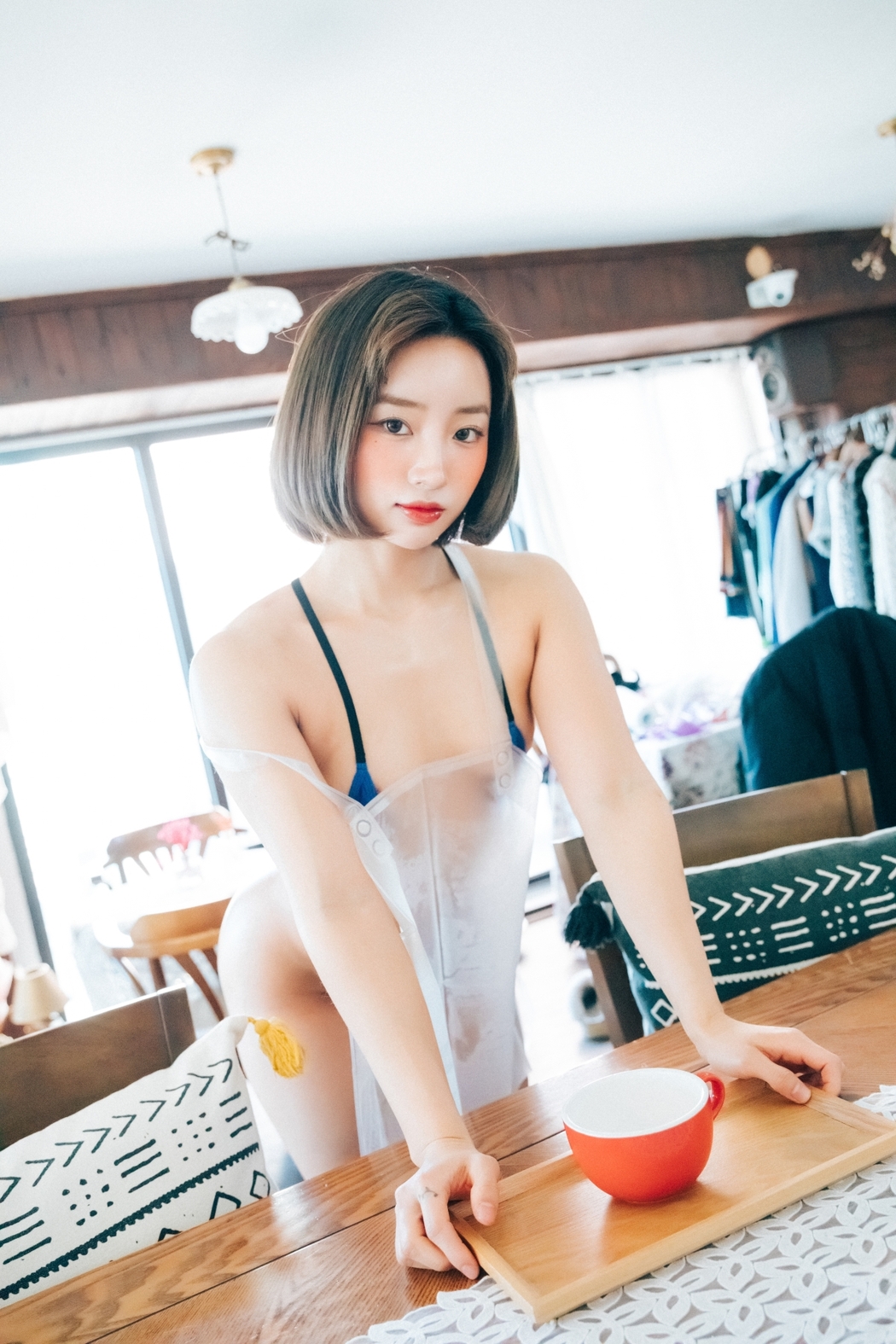 Loozy Booty Queen – Vinyl Aprons S.Ver A
